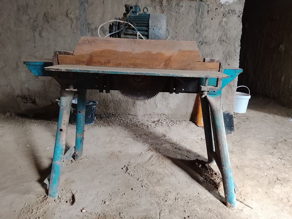 Taxta stanok srochno sotiladi