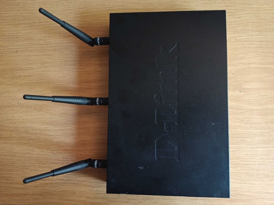 Гигабитов безжичен VPN рутер D-Link DSR-1000AC за до 3 доставчика