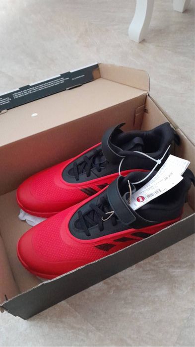 Adidas noi in cutie