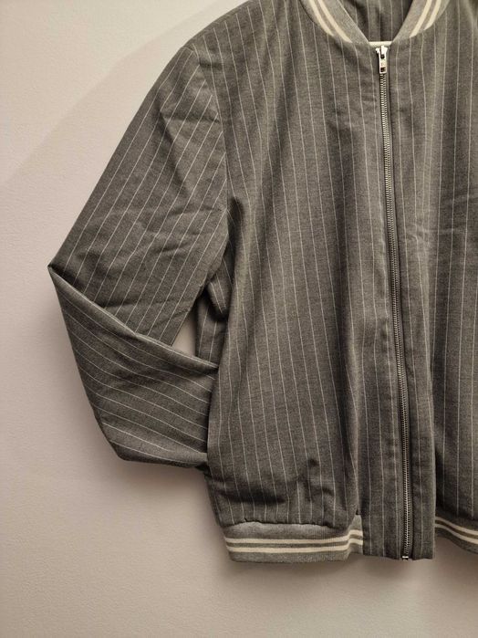 Bluză casual gri cu dungi albe