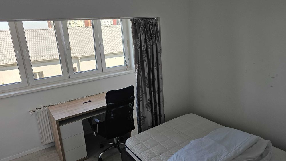 Inchiriez apartament cu 4 camere si 2 bai, situat pe strada Viilor, in cartierul Zorilor, intr-o zona foarte bine pozitionata a Clujului.