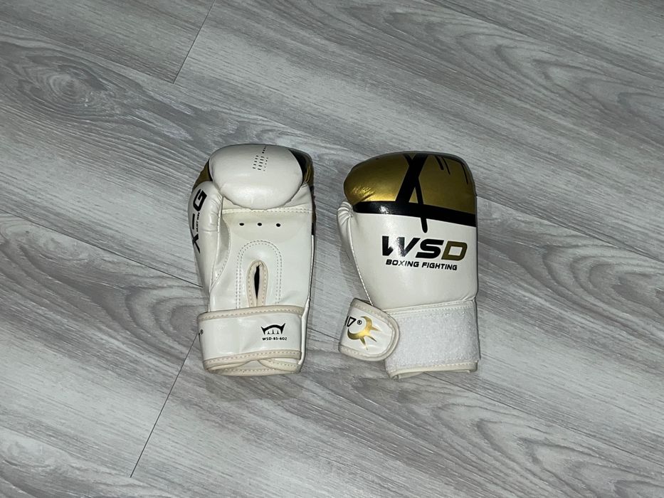 Боксерские перчатки