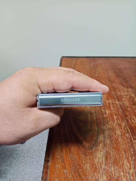 Продам Samsung Z Flip5