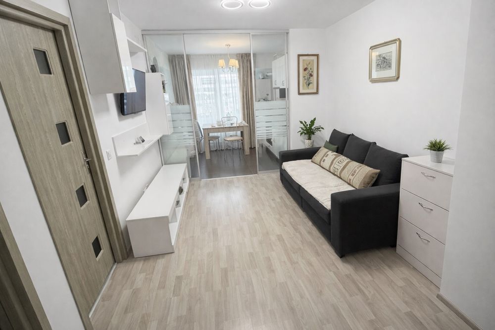 Inchiriez apartament , bloc nou, regim hotelier, 2 camere , cazare