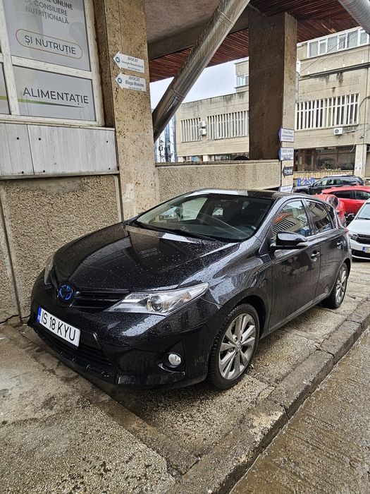 Toyota Auris 1.8 Benzină, Hibrid