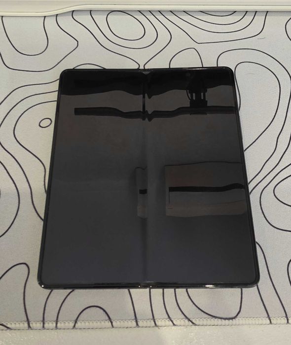 Samsung Galaxy Z Fold 5 (256GB) Black – Добро състояние, с поставени протектори!