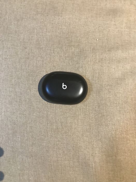 Продаю Срочно Наушники Beats studio buds Оригинал 100%