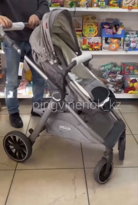 Продам классную коляску 3 в 1