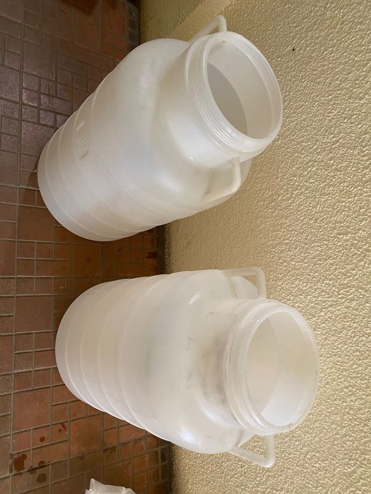 2 нови бидона по 60 литра