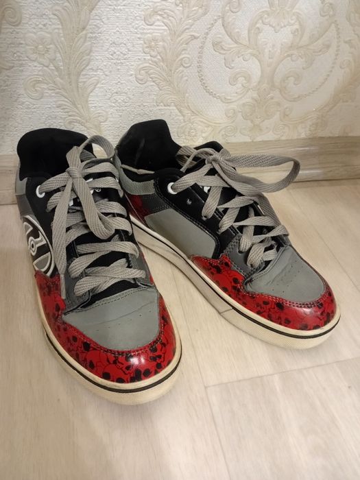 Продам кроссовки  37 размер