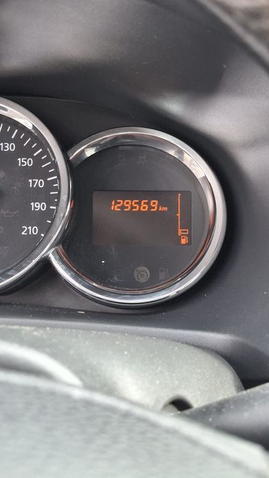 Dacia Sandero folosita pentru uber