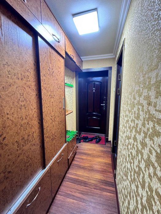 2 хона 3 хонали қилинган квартира Яшнабод туманида сотилади