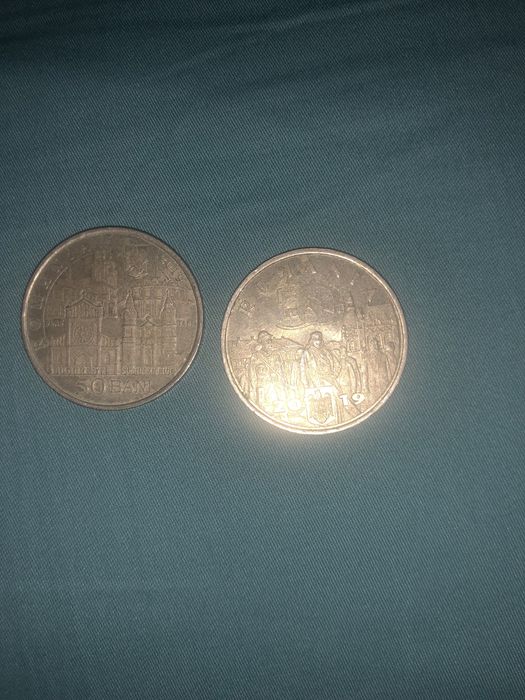Vând 2 monede vechi și de colecție