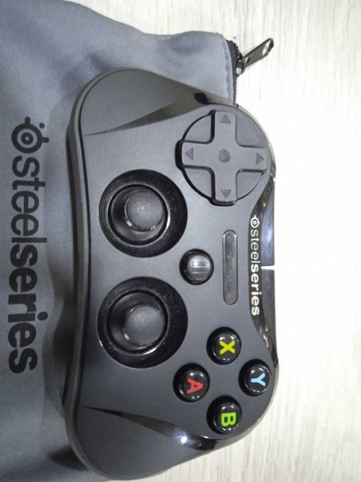 Безжичен контролер за игри на SteelSeries Stratus (черен)