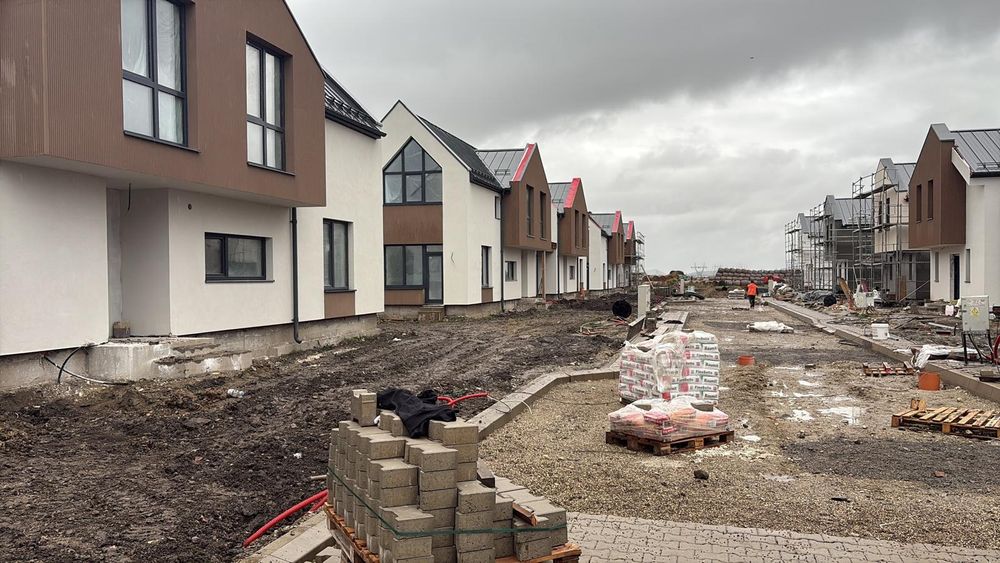 Firma constructii,15 Ani de Experienta Case la Rosu/Cheie Garduri