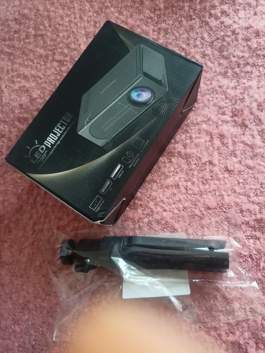 Продам новый мини проектор