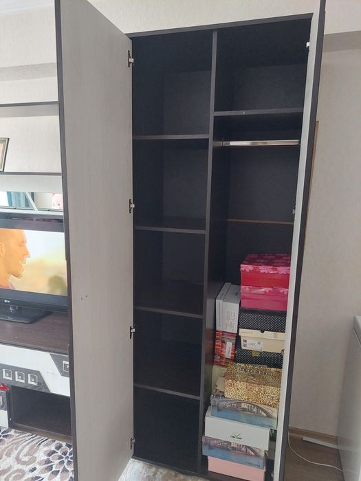 Шкаф горка для зала