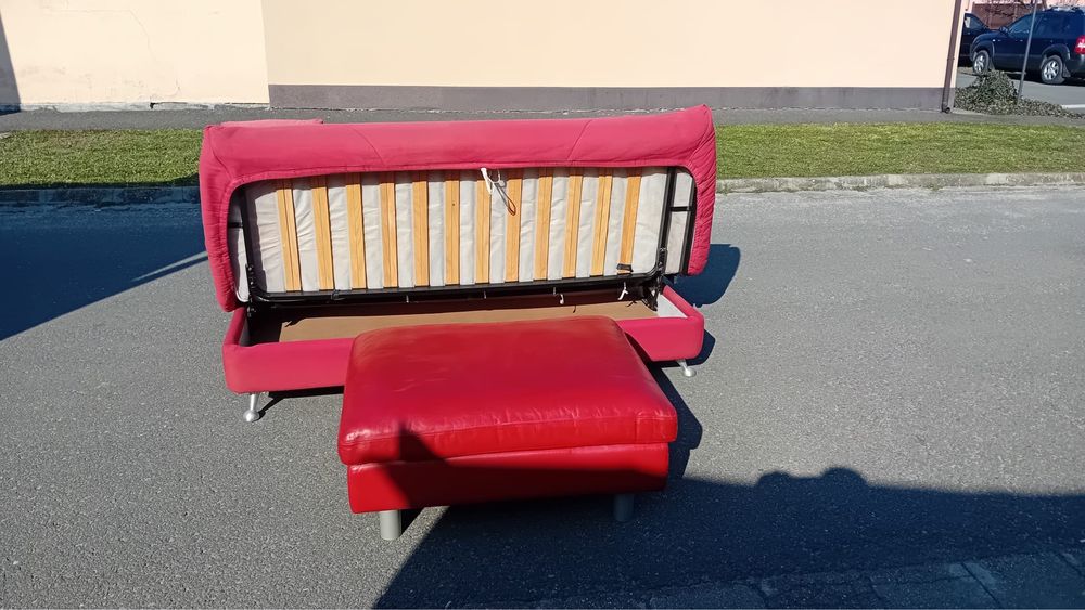 Canapea extensibila cu masuta  si loc pentru haine