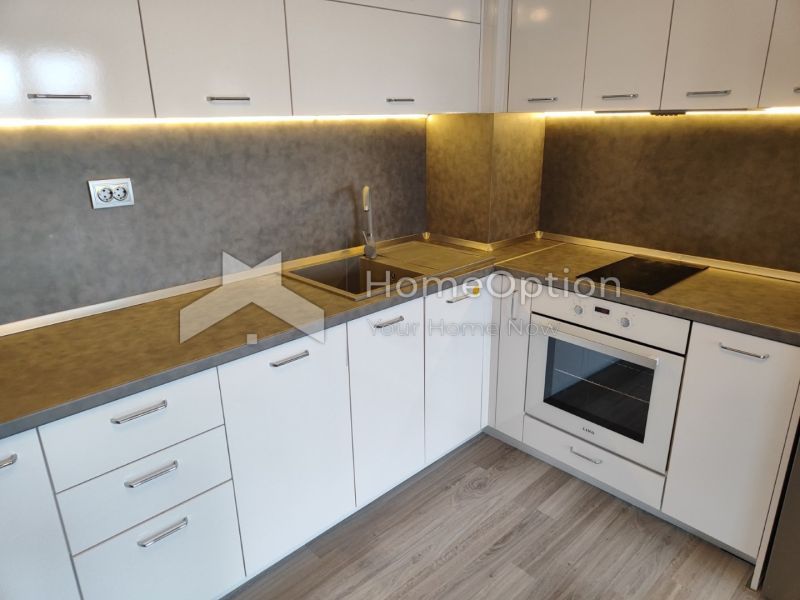 Продава Тристаен Апартамент в кв. Черно Море 1, Несебър