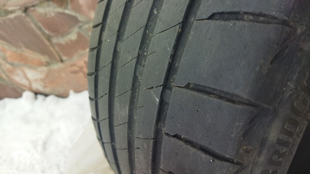 Резина летняя 235/35/19