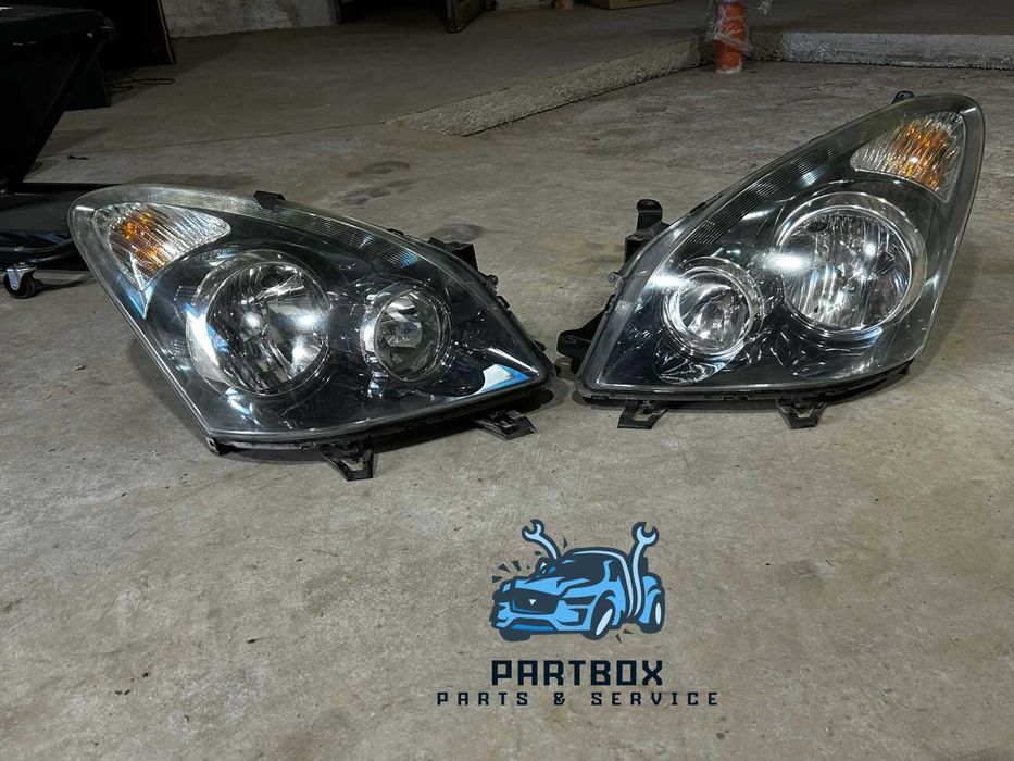 Десен фар за Toyota Corolla Verso 2008 facelift