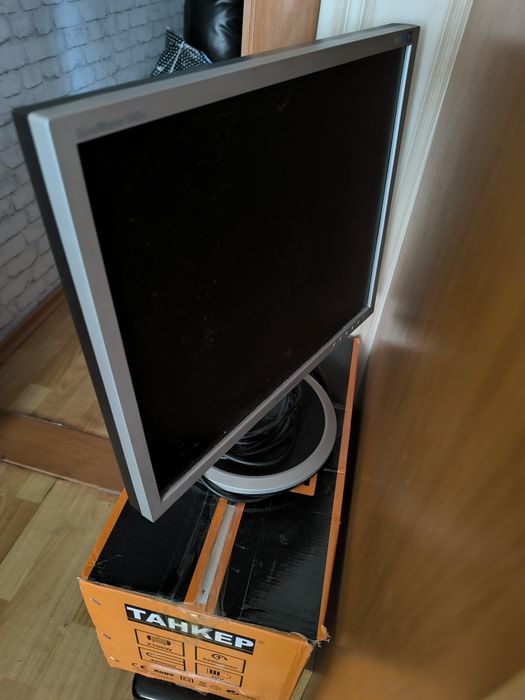 Монитор жк Samsung