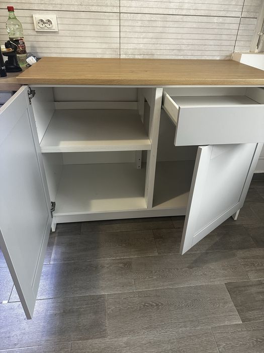 Dulap de bucatarie la doar 350 lei . Este nou de la IKEA