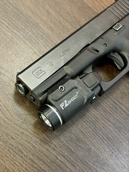 Подцевен фенер за пистолет