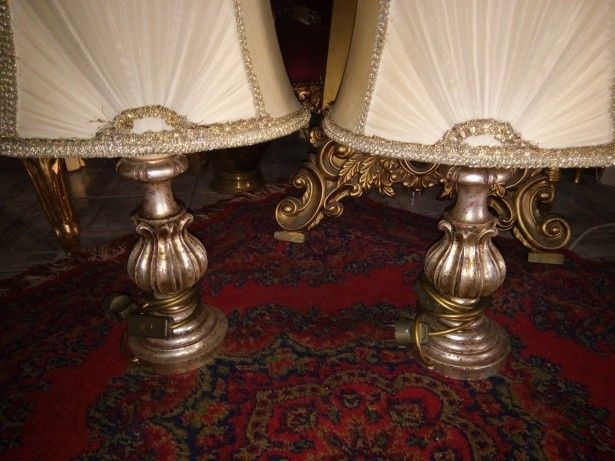 Superb set de 2 veioze vechi in stilul francez Empire cu talpa din lem