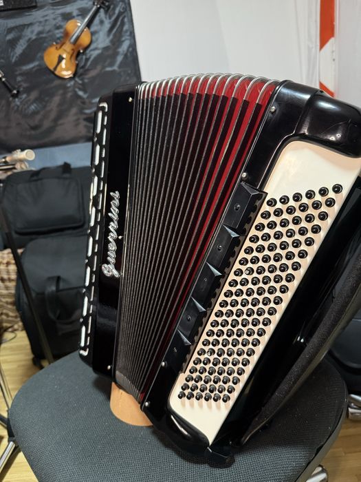 Acordeon cu midi Guerrini