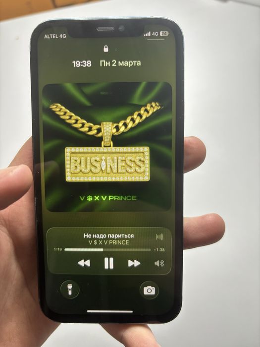 Продам айфон 12