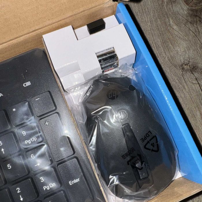 Kit tastatura si mouse wireless HP 330, USB, negru