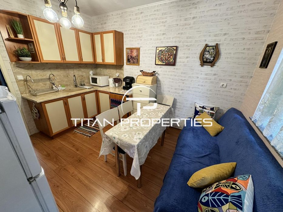 Дава се под наем Двустаен апартамент в Бургас, Лазур - 50 кв.м за 382.5 € - Снимка #1