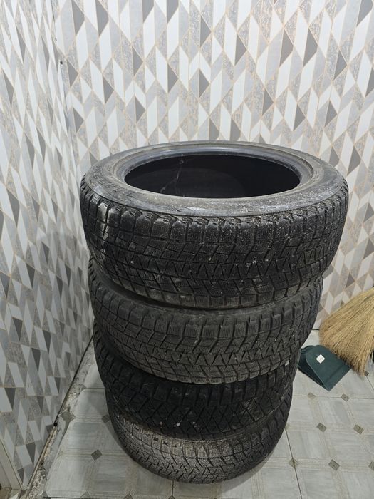 Шина Bridgestone Blizzak 235/55 R19