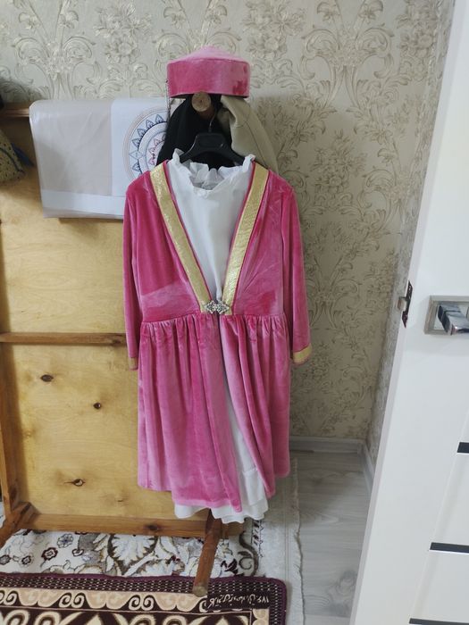 Қазақи көйлек сатылады.