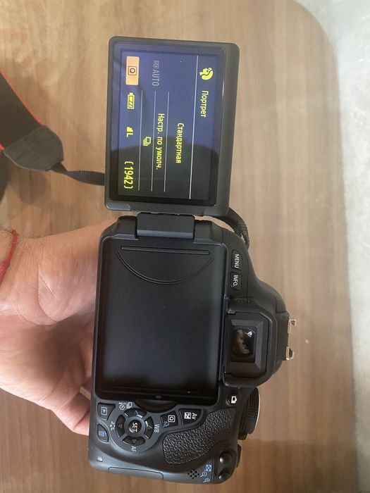 Цифровой фотоаппарат Canon EOS 600D