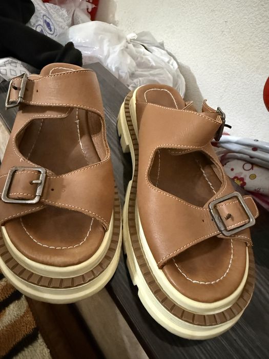 Продам шлепки корейские кожанные