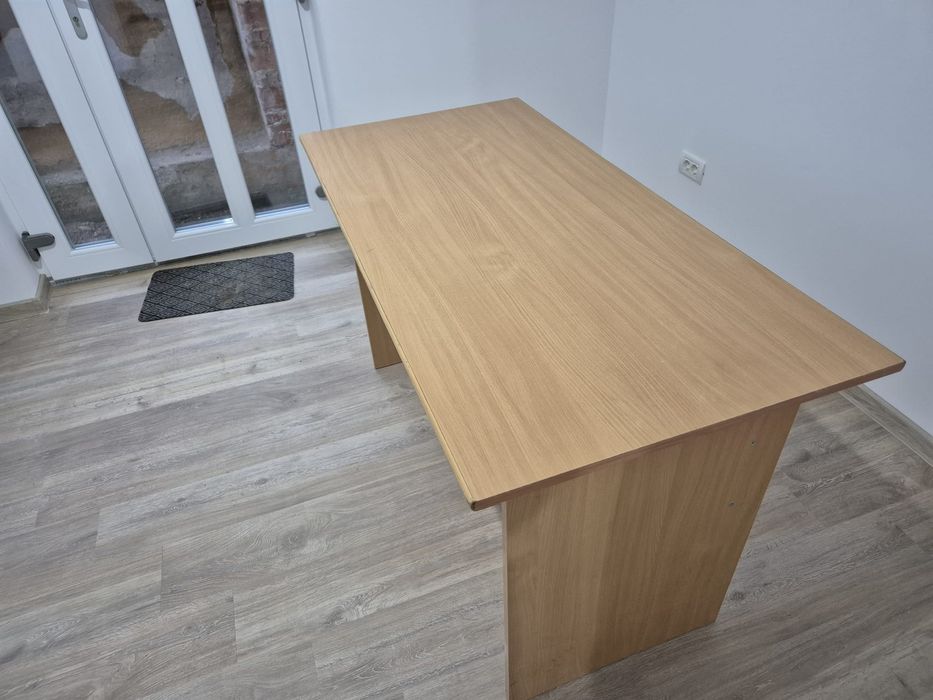 Birou, Masă de lucru solida