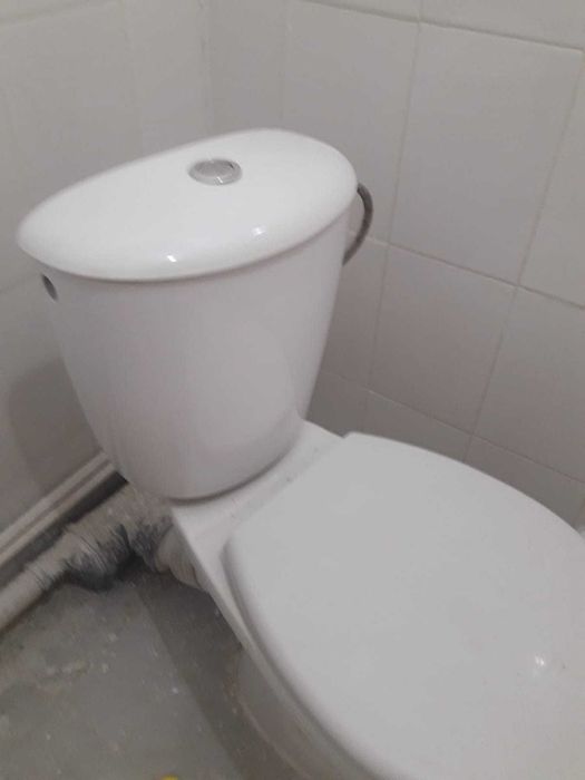 Унитаз с крышкой