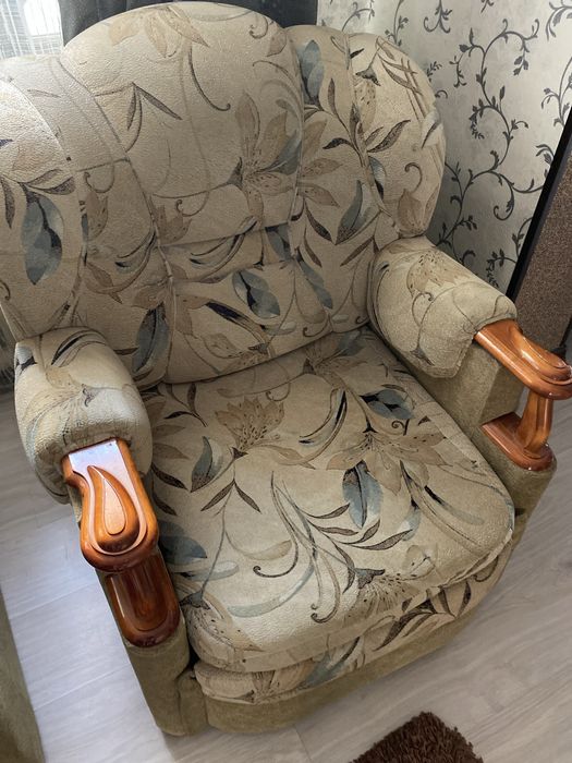 Диван и два кресла