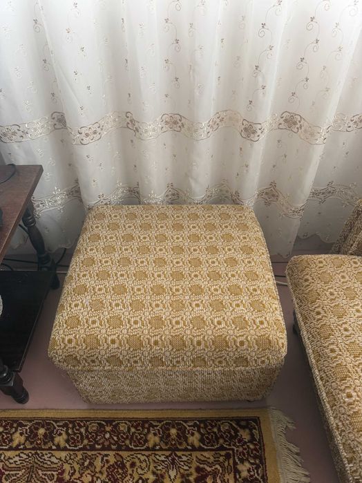 Холова гарнитура с фотьойли и табуртки