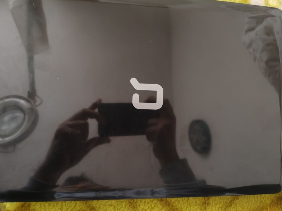 Vând doua laptop uri Compaq cq58