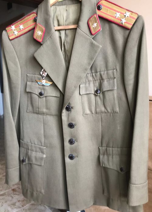 Колекция от военни униформи