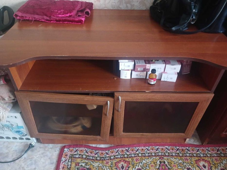 отдаю бесплатно шкаф под телевизор