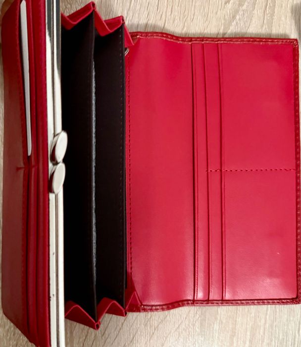 Елегантен НОВ дамски портфейл за стилни дами