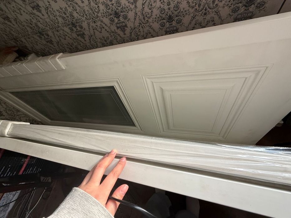 Продаю двери белые межкомнатные