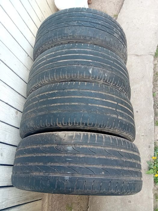 Vând set 4 anvelope de vară 235 50 18 Bridgestone în stare buna