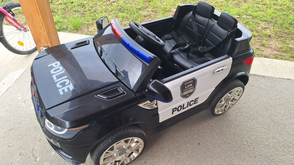 Masinuta de politie cu girofar NOVOKIDS 2-7 ani, cu telecomanda,USB,muzica, 2 motoare