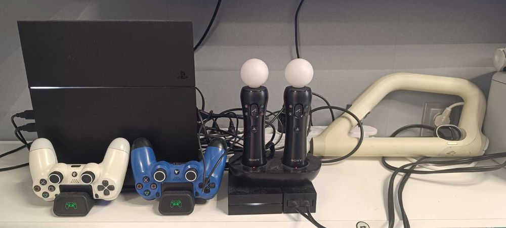 Playstation 4 + Цял сет за VR + 11  игри