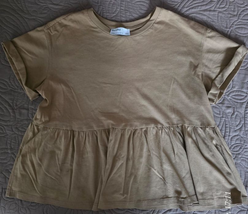 Футболка с баской "Bershka"